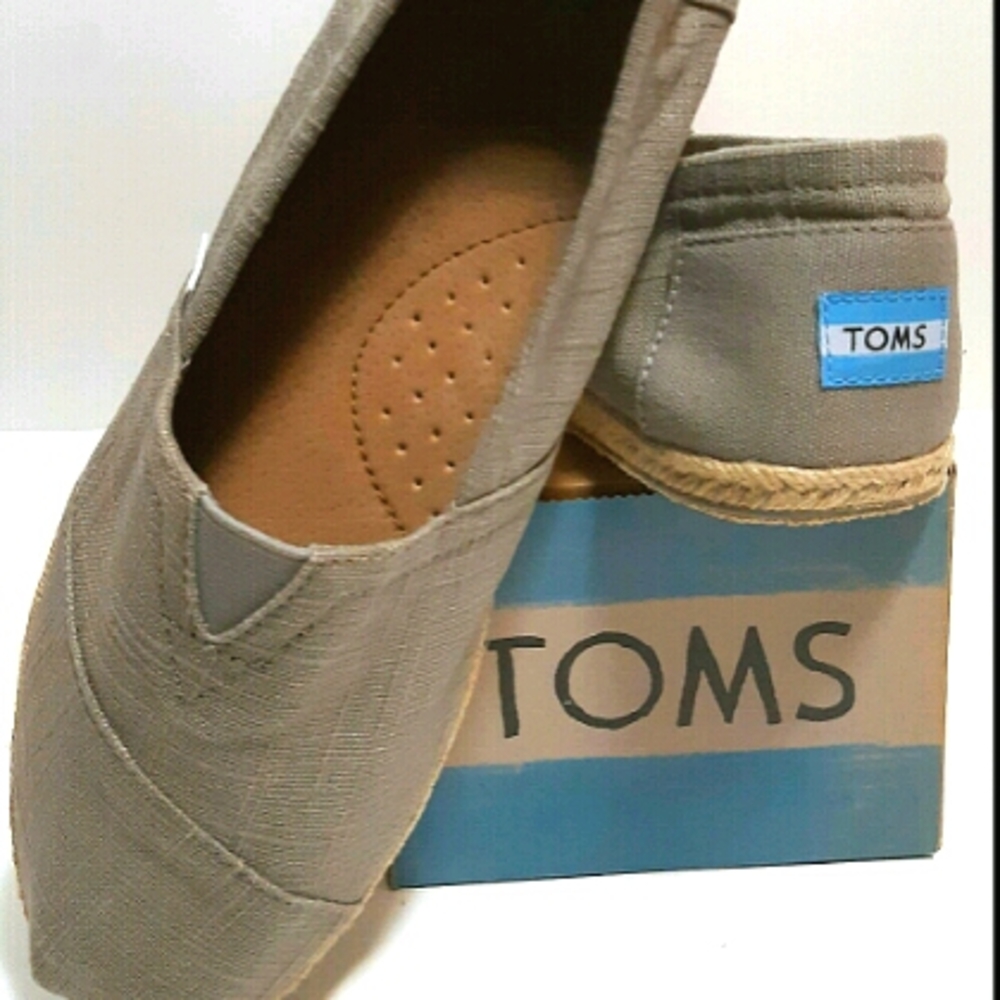 ποΈ TOMS Grey Classics *FINAL PRICE* - Picture 1 of 4